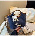 Borsa tote in denim blu con finiture in pelle marrone e ciondolo a forma di orso - Marrone (Con Ciondolo)