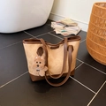Kaki retro tote tas met donkerbruine bies, FASHION-logo en pluche puppy-bedeltje - Khaki Met Hanger