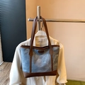 Borsa tote in denim blu chic con manici in pelle marrone e logo moda sul davanti - Blu senza ciondolo