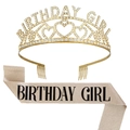 Détail de l'écharpe pailletée or champagne et du diadème en cristal Birthday Girl étincelant - Taille unique / Or avec texte noir