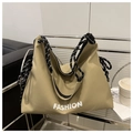 Grande borsa tote in nylon kaki con stampa alla moda e manici in corda intrecciata - Cachi