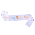 Weiße Satinschärpe 'It's my Birthday' mit bunter Schrift für Geburtstagsfeiern Deko - Weiß Regenbogen Buchstaben Stil (JD066)