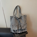 Bolso tote de cuadros blancos y negros con volantes y cierre de cordón ajustable - Estilo Vichy Blanco Y Negro Con Volantes / Negro