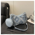 Schultertasche aus Jeansstoff in Hellblau mit Sternen-Patchwork und Silberkette - Blaues Pentagramm