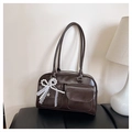 Bolso de hombro retro marrón oscuro en cuero PU con bolsillos y lazo de perlas - Café con Colgante
