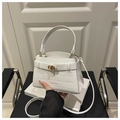 Bolso de mano blanco con relieve de cocodrilo, cierre dorado y correa ajustable - Blanco