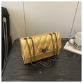 Borsa a tracolla trapuntata dorata con catena vintage e chiusura geometrica - Oro