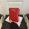 Borsa a tracolla trapuntata rossa con fiocco dorato e catena sottile per cellulare - Rosso