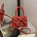 Funkelnde rote Abendtasche mit Schleife und rundem Griff für Damenmode - Rot
