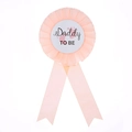 Chapa Daddy To Be rosa claro con cinta de satén para decoración de fiesta de bebé - Daddy to Be / Champán
