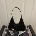 Borsa hobo nera chic con goffratura leopardata e design minimalista a mezza luna - Nero