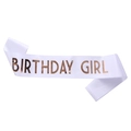 Fascia di compleanno in raso bianco con elegante scritta Birthday Girl in oro rosa - Taglia unica / Bianco Con Testo Oro Rosa