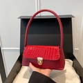 Rode baguette tas met krokodillenprint en gouden gespsluiting voor dames - Rood