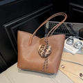 Brown litchi grain leather tote bag with a heart-shaped leopard print plush charm - Brown with Pendant