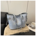 Grande borsa tote azzurra con lettere a rilievo e ricamo a onde colorate per donna - Blu