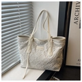 Detail of white tote bag with pleated texture and Tidal Dryness embroidery logo - Beige (No Pendant)