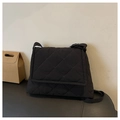 Bolso bandolera acolchado negro clásico con correa ajustable y cierre de solapa - Negro