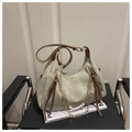 Borsa tote minimalista verde chiaro con catena dorata e ciondoli di perle - Verde