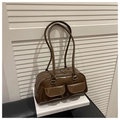 Bolso de hombro minimalista marrón oscuro brillante con dos bolsillos frontales - Marrón
