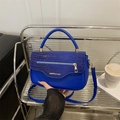 Sac à main bleu royal avec motif crocodile, zip décoratif et bandoulière réglable - Bleu