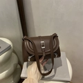 Borsa a tracolla vintage in similpelle marrone con doppia zip e fibbia argento - Marrone
