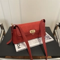 Borsa a spalla baguette vintage rossa in pelle liscia e camoscio con fibbia dorata - Rosso