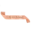 Écharpe élégante en satin champagne doré avec texte It's My 60th Birthday - Taille unique / Style 60ème Anniversaire (JD004)
