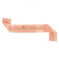 Détail de l'écharpe en satin or rose avec texte scintillant It's My 40th Birthday - Taille unique / Style 40ème Anniversaire (JD004)