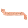 Dettaglio della fascia in raso oro rosa con scritta decorativa It's My 21st Birthday - Taglia unica / Stile 21º Compleanno (JD004)