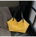 Senfgelbe gesteppte Tote Bag in Mattleder-Optik mit goldenem Drehverschluss-Detail - Gelb