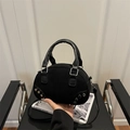 Sac bowling noir mat pour femme avec rivets argentés et poignée élégante - Sac à Main Structure Demi-Lune Sac Bandoulière (Noir) / Noir
