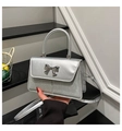 Borsa a tracolla argento con paillettes e fiocco metallico per uno stile elegante - Argento