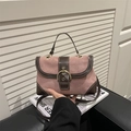 Retro-Handtasche aus Wildleder und Leder mit goldenem Hufeisen-Verschluss und Schultergurt - Rosa