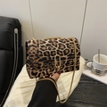 Sac bandoulière tendance à motif léopard avec chaîne dorée et boucle ovale - Léopard Brun