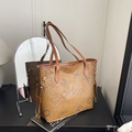 Borsa tote marrone retrò con stampe di lettere artistiche e manici in pelle premium - Marrone