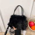 Elegante bolso de piel sintética negra con asas delgadas de cuero para el invierno - Negro