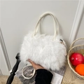 Bolso tote de piel sintética blanca con textura de felpa y correa ajustable para el invierno - Blanco Roto
