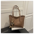 Vintage caramelbraune Tragetasche mit Plüschhasen-Anhänger und großem Volumen - Khaki Mit Anhänger