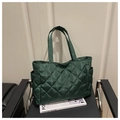 Bolso tote acolchado verde oscuro con costuras de rombos y bolsillos laterales - Verde Oscuro