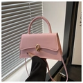 Sac à main rose pâle structuré avec fermoir tournant doré et bandoulière amovible - Rose