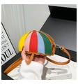 Detalle del bolso bandolera creativo con forma de paraguas y paneles coloridos de cuero sintético - Marrón