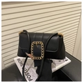 Bolso de hombro cuadrado negro de moda con hebilla de cadena dorada y piel sintética - Negro