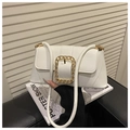 Elegante bolso de hombro blanco de piel sintética con gran hebilla dorada decorativa - Blanco