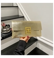 Goldene Umschlag-Clutch mit Krokoprägung und vintage goldenem Metallschloss - Gold