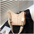Dettaglio borsa crema con tracolla jacquard geometrica e raffinati inserti metallici oro - Bianco Sporco
