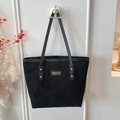 Bolso tote vintage negro de ante con elegantes detalles dorados para mujer a la moda - Negro
