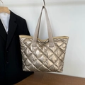 Gewatteerde champagne goudkleurige tote bag met grote capaciteit en puffer design - Goud