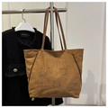 Borsa tote marrone satinata con graffiti artistici di gatti e spalline sottili - Marrone