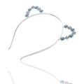 Dettaglio di cerchietto orecchie da gatto con fiori di strass blu e bianchi su metallo - Bianco K/Argento