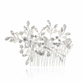 Pettine per capelli da sposa con farfalle d'argento, perle e cristalli su sfondo bianco - Argento